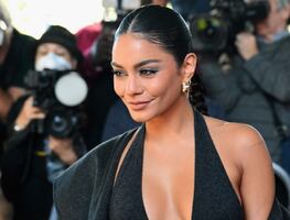 Vanessa Hudgens se luce en lencería de satén durante sesión