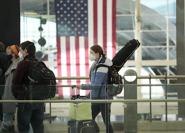 Aerolíneas de EU piden a Biden que levante los requisitos Covid para volar