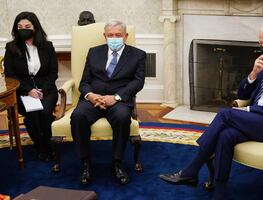 AMLO agradece a Biden que no trate a México como "patio trasero"