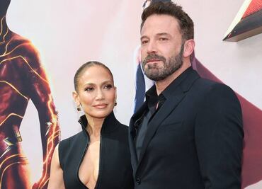 Jennifer Lopez presume tatuaje para Ben Affleck con revelador vestido cut out en Instagram