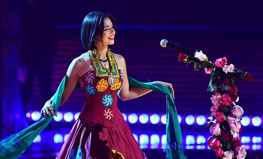 Águilar Aguilar presumió el “anillo de compromiso” que le compró Nodal por 3 millones de dólares. Foto: AFP