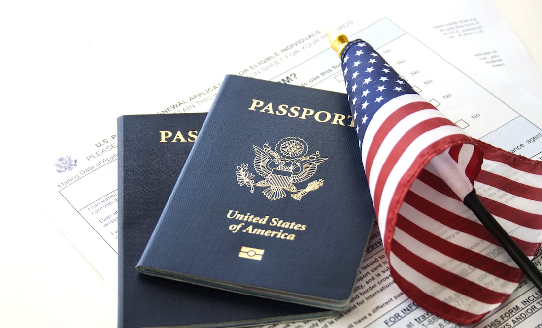 Pasaporte americano/ iStock/ mmorell