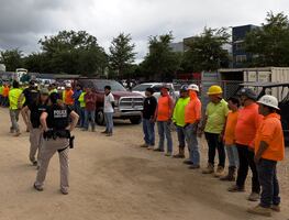 Migrantes temen perderlo todo por deportaciones: “Somos la fuerza que levanta este país”
