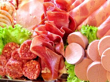Retiran más de 100 mil kilos de jamón por alerta de contaminación por listeria