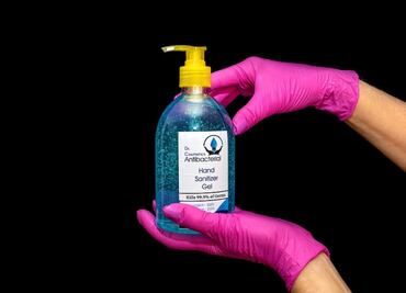 ¿Qué es el metanol, elemento 'tóxico' encontrado en desinfectantes?