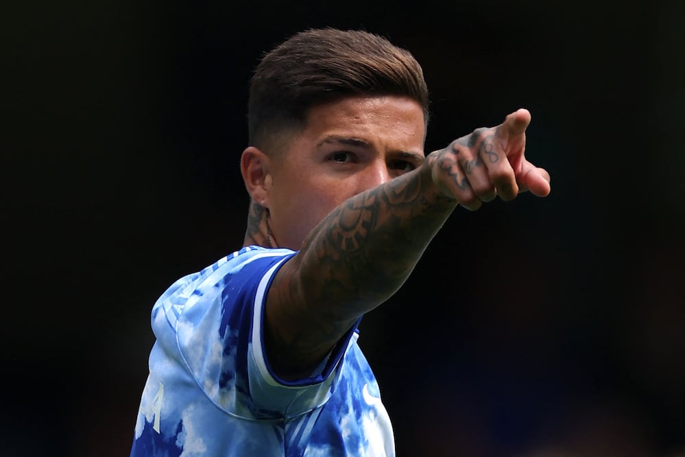 ¿Enzo Fernández se queda en Chelsea? Fue convocado ante Fulham y esto se sabe de su futuro. (Photo by Adrian DENNIS / AFP)