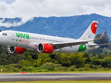 ¿Cuánto cobra Viva Aerobús por maletas documentadas? Esta es su lista de precios