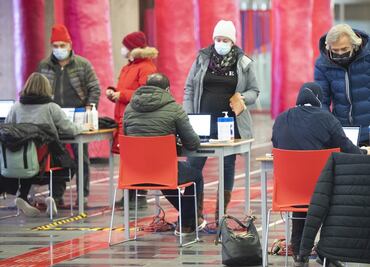 Ómicron golpea a Canadá; reportan cifras récord de nuevos casos