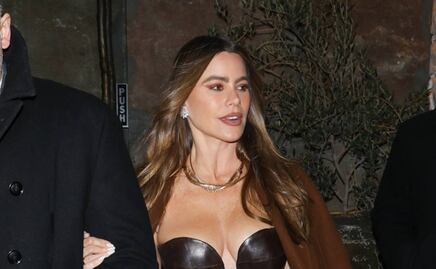 Sofía Vergara remarca sus curvas con vestido de cuero y escote pronunciado