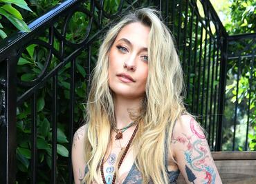 Paris Jackson destila glamour y belleza con vestido de encaje traslúcido