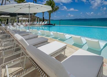 El impresionante Morningstar Buoy Haus Beach Resort abre sus puertas en St. Thomas