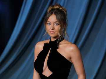 Sydney Sweeney canaliza a Lady Di con una versión moderna del “vestido de la venganza” en Nueva York