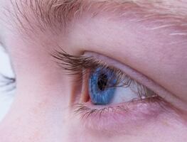 Detectan anomalías en los ojos en casos graves de Covid-19