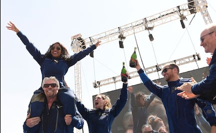 Video. Multimillonario Richard Branson cumple sueño de viajar al espacio