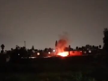 Poderosa tormenta eléctrica provoca incendio en casa de Tultitlán tras caída de rayo. IMÁGENES