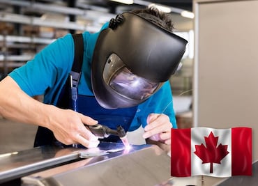 Trabaja en Canadá como soldador y gana $48,000 al mes; estos son los requisitos