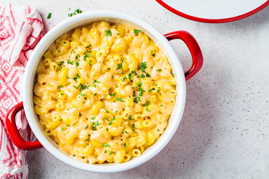 Macarrones con queso/ iStock/vaaseenaa