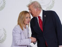 Trump elogia la “belleza” de Giorgia Meloni en plena cumbre sobre Gaza y desata polémica mundial