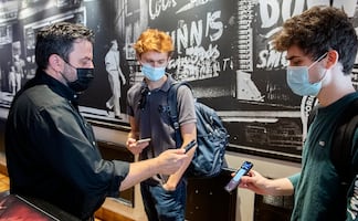 Vacunación obligatoria para viajeros y servidores públicos en Canadá: ¿cómo será?