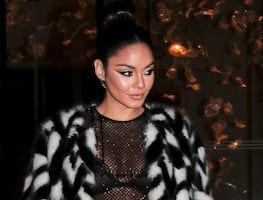 Vanessa Hudgens se luce en París con minivestido transparente y lencería negra