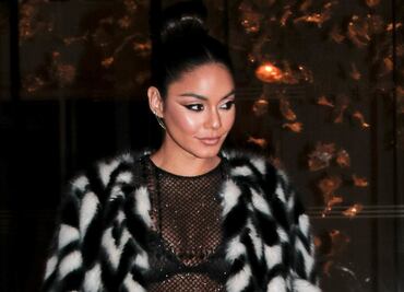 Vanessa Hudgens se luce en París con minivestido transparente y lencería negra