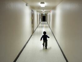 Investigarán presunto abuso a niños en centro migratorio de Texas