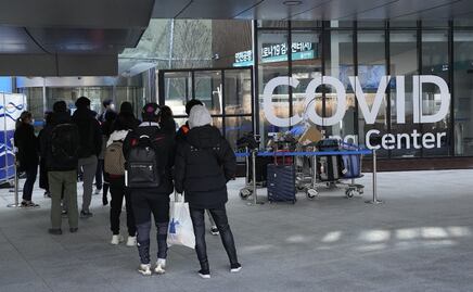 Estados Unidos ve "indicios" de que ómicron puede ser menos grave