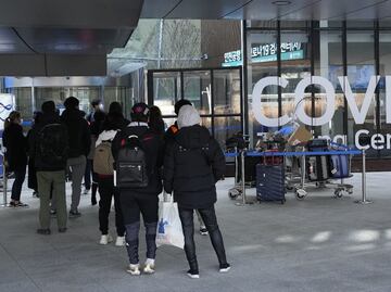 Estados Unidos ve "indicios" de que ómicron puede ser menos grave