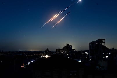 Israel e Irán intercambian ataques aéreos por tercer día; informan de cientos de muertos