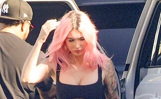 Megan Fox presume ‘abs de acero’ y escote de infarto con diminuto bralette en México