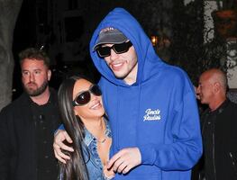 Kim Kardashian y Pete Davidson salen en cita doble con Jeff Bezos y su novia