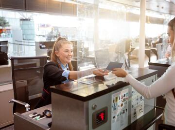 ¿Cuántas horas antes hay que llegar al aeropuerto para viajar?