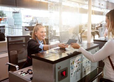 ¿Cuántas horas antes hay que llegar al aeropuerto para viajar?