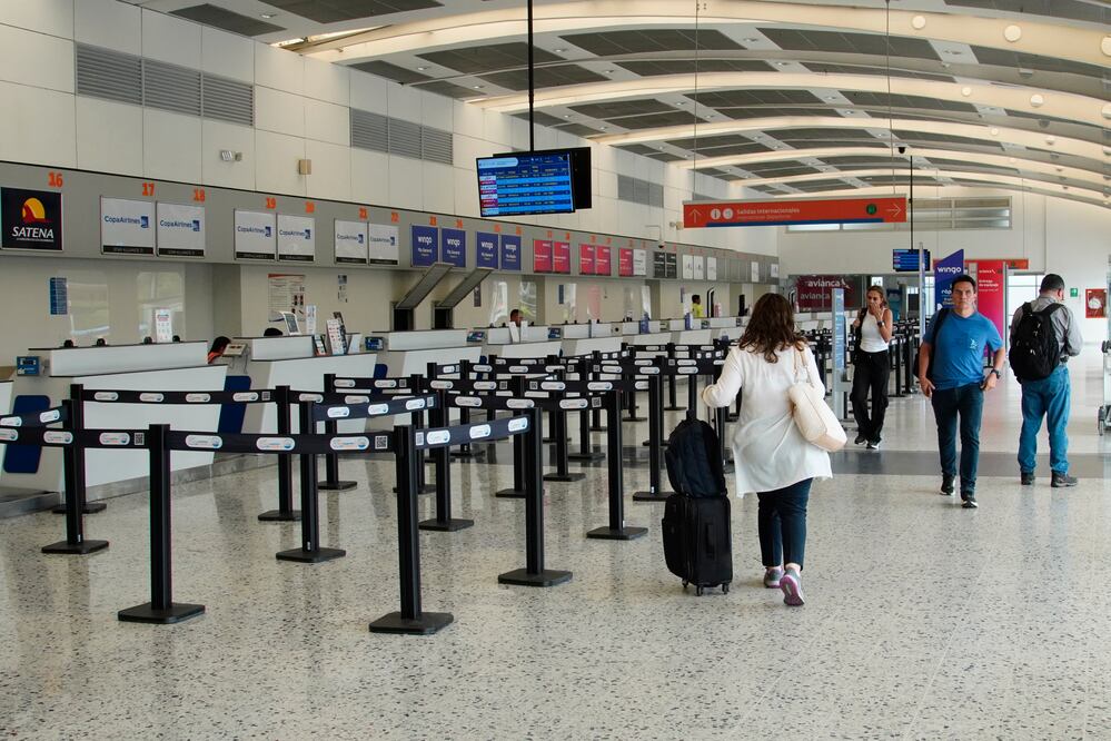 ¿Tenías vuelo con Magnicharters? Esto debes hacer tras la suspensión de operaciones por 2 semanas. Foto: EFE/ Vanguardia