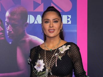 El vestido transparente con el que Salma Hayek lució su lencería en premiere