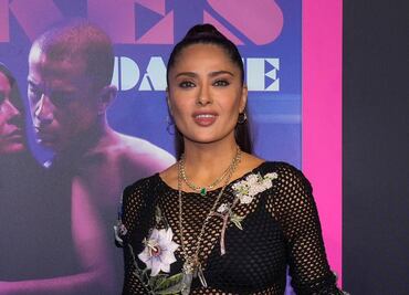 El vestido transparente con el que Salma Hayek lució su lencería en premiere