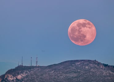 Luna de Fresa 2025: la última Luna llena de primavera iluminará el cielo de junio