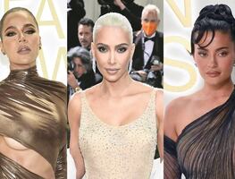 Las Kardashian 'roban miradas' con espectaculares vestidos en Navidad