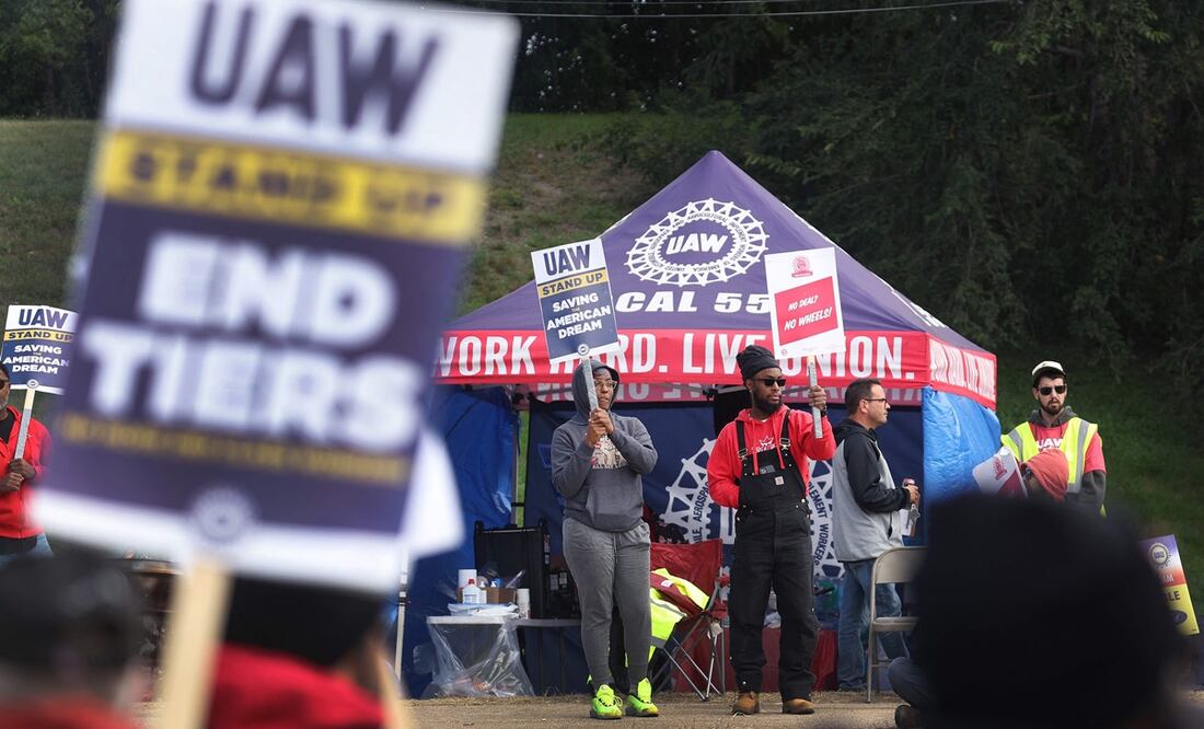 Sindicato amplía huelga automotriz en Estados Unidos al sumar otros 8 mil 700 empleados. Foto: AFP
