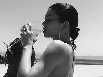 Kylie Jenner disfruta vacaciones en bikini con Travis Scott