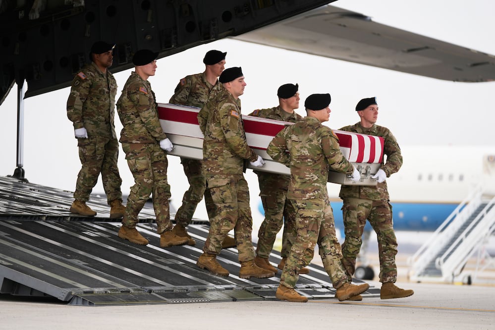 Más de 300 soldados de EU heridos en guerra con Irán: crece la tensión en Medio Oriente. (AP Photo/Mark Schiefelbein)