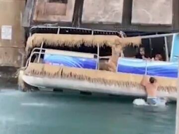 Video. Turistas saltan de bote antes de ser aplastados por puente en Florida