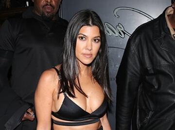 Kourtney Kardashian se une a la tendencia Barbiecore con catsuit transparente