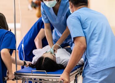 Amputan brazos y piernas a mujer por infección que contrajo al comer pescado en California