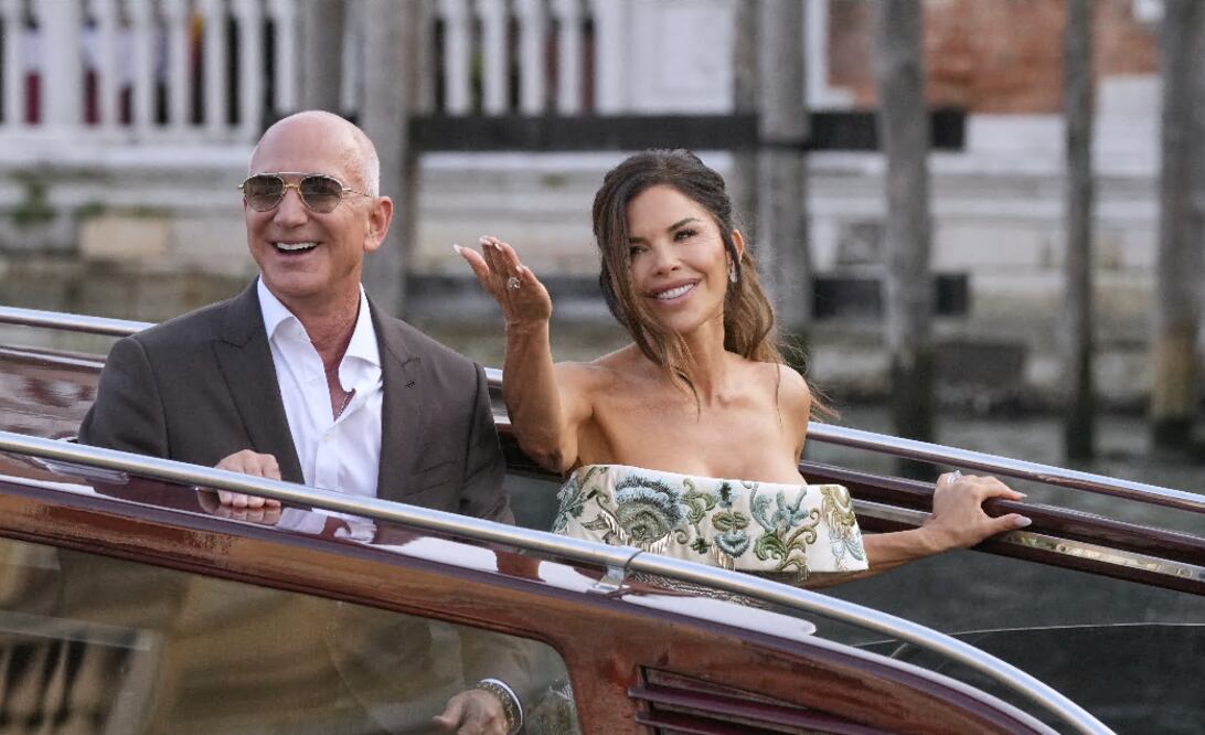 Jeff Bezos y Lauren Sánchez se dan el sí quiero en boda millonaria en Venecia. (AP Photo/Luca Bruno)