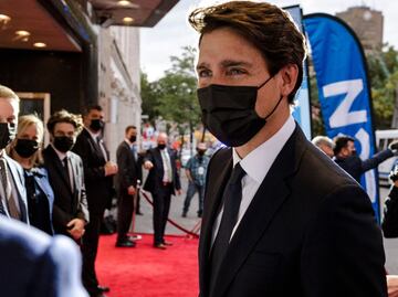 Lanzan piedras a Justin Trudeau durante acto de campaña (video)