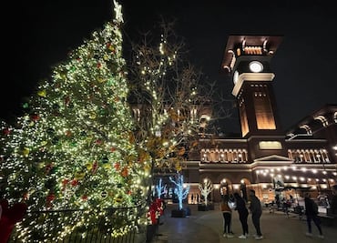 Desfile, castillos de hielo, luces: conoce Grapevine, la capital de la Navidad en Texas