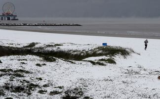 ¡Insólito! Las fotos de la nieve en la playa de Galveston, Texas