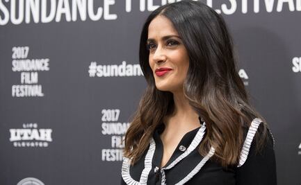 Salma Hayek deslumbra al posar con ajustado atuendo negro