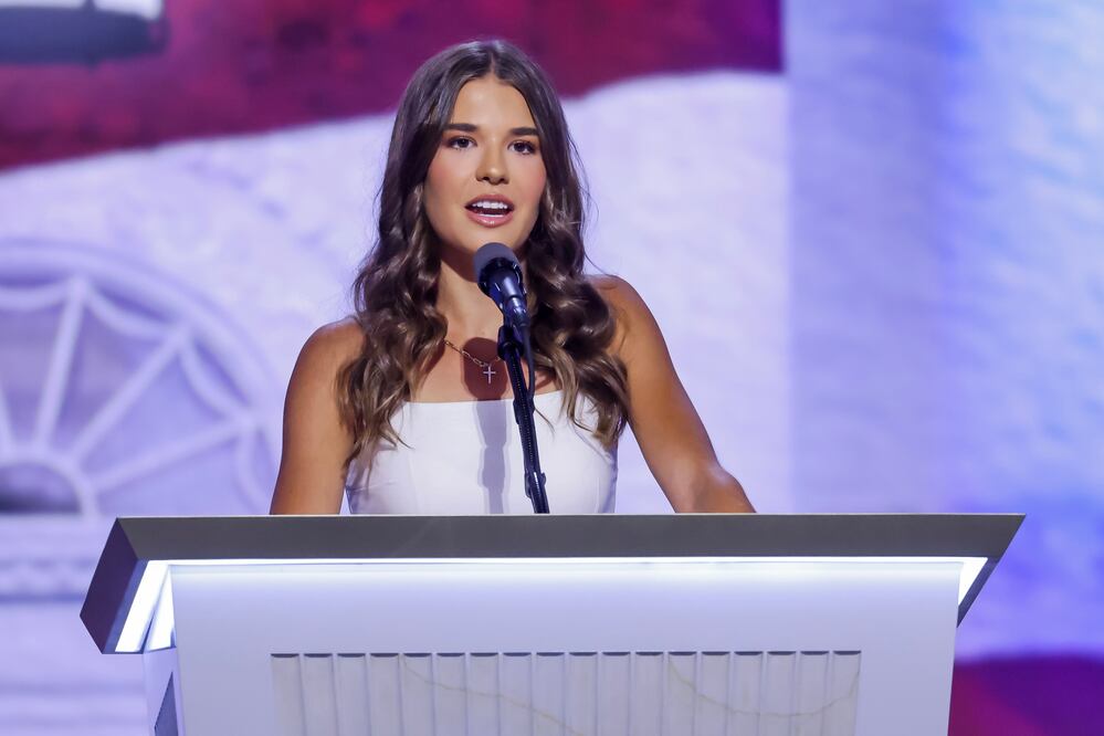 Ella es Kai, la nieta de Donald Trump que lo apoya en la campaña presidencial. ¿Cuántos años tiene? Foto: EFE